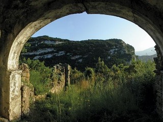 4 – Monte Cucco visto dall’interno dell’abside dell’Oratorio (foto Daniele Arobba)