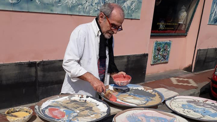 Foto dal profilo Facebook dell'artista