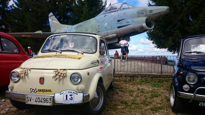 Primo raduno della &quot;Fiat 500 Club Italia&quot; nel cuore delle Langhe: a Mombarcaro anche amatori savonesi
