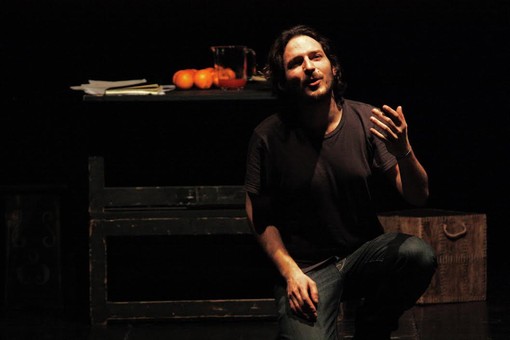 Finalborgo, al Teatro delle Udienze in scena lo spettacolo "La Spremuta" di Beppe Casales Finalborgo, al Teatro delle Udienze in scena lo spettacolo "La Spremuta" di Beppe Casales