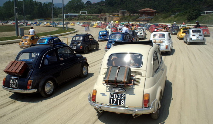 A Garlenda primo giorno al Meeting di Fiat 500 Storiche A Garlenda primo giorno al Meeting di Fiat 500 Storiche