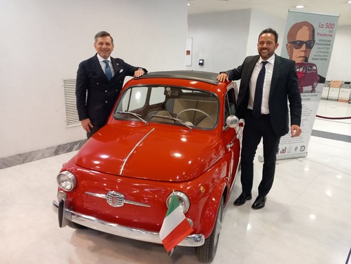 La storica 500D rossa del Presidente Pertini torna in Liguria: fino al 10 aprile nell'atrio del palazzo della Regione