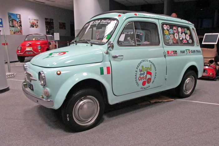 Una 500 storica per il Gaslini di Genova Una 500 storica per il Gaslini di Genova