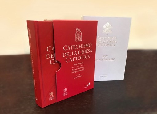 Stampato a Varese e presentato dal Papa in Vaticano: è il nuovo Catechismo della Chiesa Cattolica