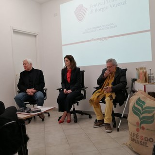 Nella foto: la presentazione della prossima edizione del Festival avvenuta "pre-lockdown" da Giovannacci a Finale Ligure