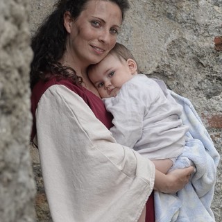 Game of Kings, tra i figuranti il più giovane è nato a Pietra Ligure: si chiama Andrea Diego e ha appena compiuto 1 anno