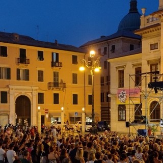 Savona, "Parole Ubikate in mare" prosegue il 9 luglio con Antonio Caprarica e la presentazione del libro "William &amp; Harry. Da inseparabili a nemici"