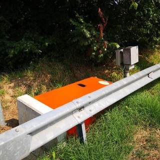 Piana Crixia, abbattuti i due "box velox" lungo la statale: si ipotizza un atto vandalico Piana Crixia, abbattuti i due "box velox" lungo la statale: si ipotizza un atto vandalico