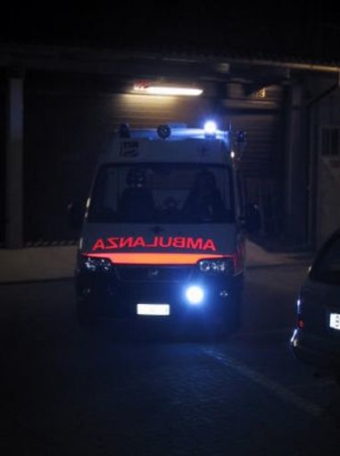 Vado Ligure: scontro camion-macchina, papà e bimbo di 4 anni gravi in ospedale
