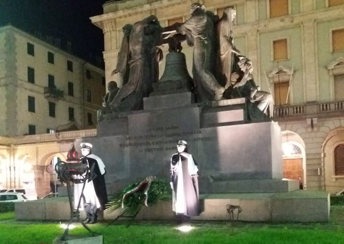 Savona ricorda con i rintocchi del Monumento ai caduti le vittime dell’attentato di Nassiriya (FOTO) Savona ricorda con i rintocchi del Monumento ai caduti le vittime dell’attentato di Nassiriya (FOTO)