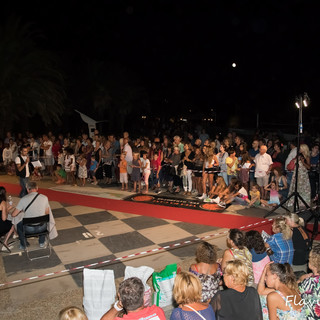 Uno degli appuntamenti ricorrenti degli Zueni, la sfilata canina benefica