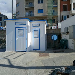 Savona, ripristinati i servizi igienici, le docce e gli spogliatoi della spiaggia dello scaletto alle Fornaci
