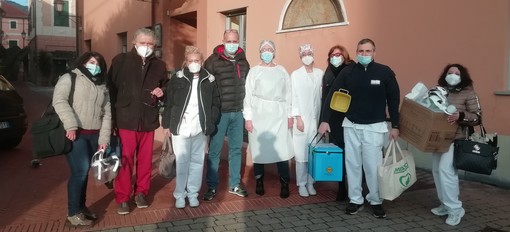 Albisola, via al ciclo delle vaccinazioni anti-Covid nelle residenze protette "SS. Nicolò e Giuseppe" e "Villa Elios" Albisola, via al ciclo delle vaccinazioni anti-Covid nelle residenze protette "SS. Nicolò e Giuseppe" e "Villa Elios"