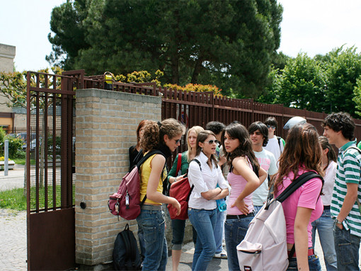 Il 13 novembre la scuola scende in piazza Il 13 novembre la scuola scende in piazza