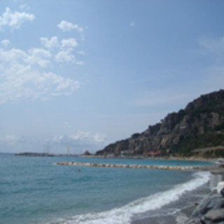 In gestione la spiaggia libera attrezzata di "Ponente" a Pietra Ligure