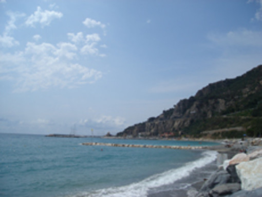 Gara d'appalto per la gestione delle spiagge comunali di Finale Gara d'appalto per la gestione delle spiagge comunali di Finale