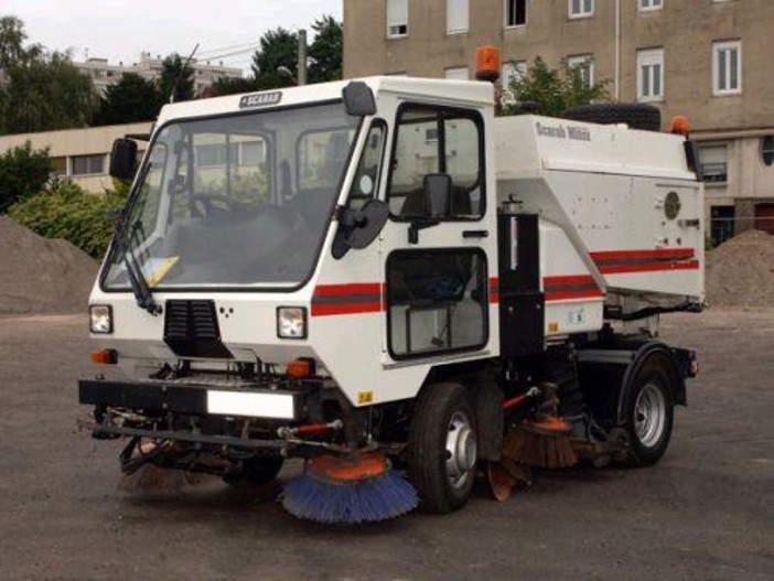 Savona, la denuncia di Arecco:"Mezzi ATA per raccolta rifiuti obsoleti"