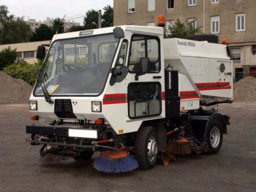 Savona, la denuncia di Arecco:"Mezzi ATA per raccolta rifiuti obsoleti"