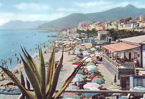 Loano: mercatino “Artigianalmente Mestieri in Piazza” e doppio appuntamento musicale domani Loano: mercatino “Artigianalmente Mestieri in Piazza” e doppio appuntamento musicale domani