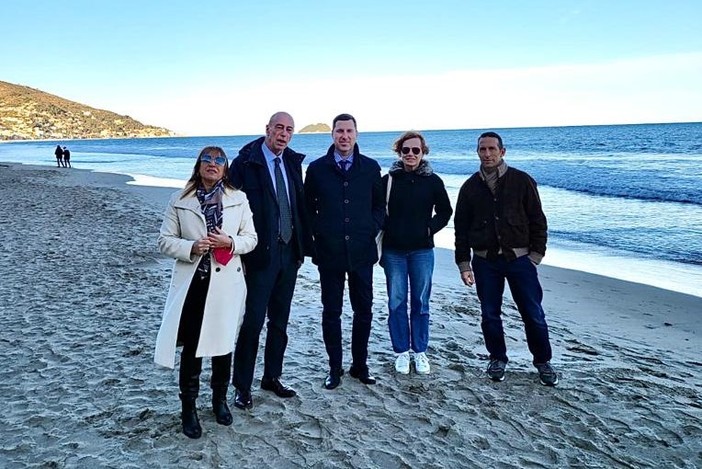 L'assessore regionale Giampedrone ad Alassio per il via al secondo intervento di ripascimento: "Lavori conclusi nei tempi previsti grazie alla sinergia tra le amministrazioni" (FOTO e VIDEO) L'assessore regionale Giampedrone ad Alassio per il via al secondo intervento di ripascimento: "Lavori conclusi nei tempi previsti grazie alla sinergia tra le amministrazioni" (FOTO e VIDEO)