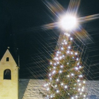 Albenga: tutto pronto per la grande cerimonia di accensione dell’Albero di Natale in Piazza San Michele