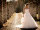 Scollature profonde e gonne voluminose: ecco la “sposa del Terzo Millennio” Scollature profonde e gonne voluminose: ecco la “sposa del Terzo Millennio”
