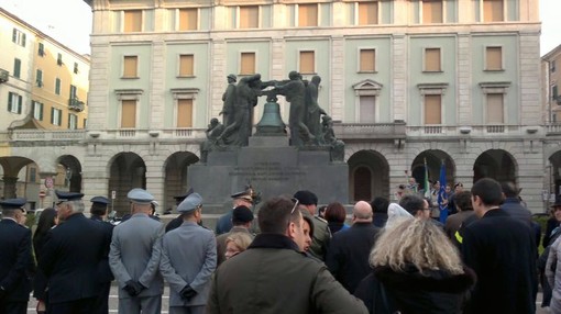 Savona commemora le vittime dell'attentato di‪ Bruxelles