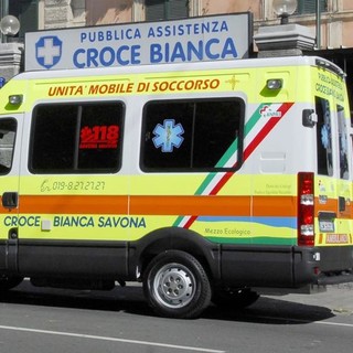 Savona, scontro tra auto e bici in corso Mazzini: ciclista in codice giallo al San Paolo