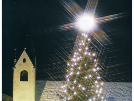 Albenga: tutto pronto per la grande cerimonia di accensione dell’Albero di Natale in Piazza San Michele