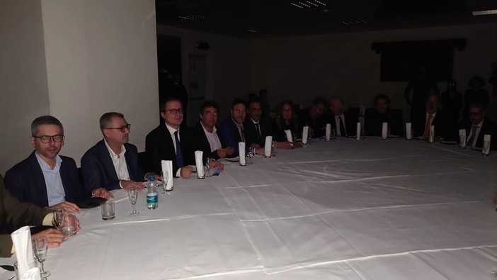 Aperitivo al buio in Consiglio regionale, Piana: "Indispensabile abbattere le barriere che rendono difficile una normale convivenza fra gli uomini"