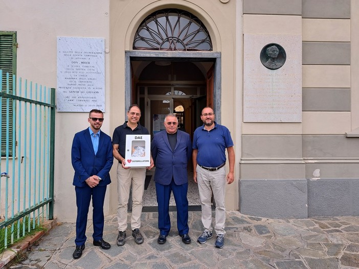 Alassio sempre più cardioprotetta: nuovo defibrillatore all’Istituto Salesiano “Don Bosco” Alassio sempre più cardioprotetta: nuovo defibrillatore all’Istituto Salesiano “Don Bosco”