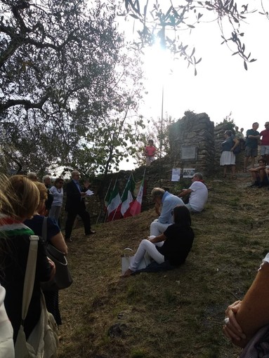 Grande partecipazione di pubblico al raduno dell'ANPI in frazione Degna a Casanova Lerrone