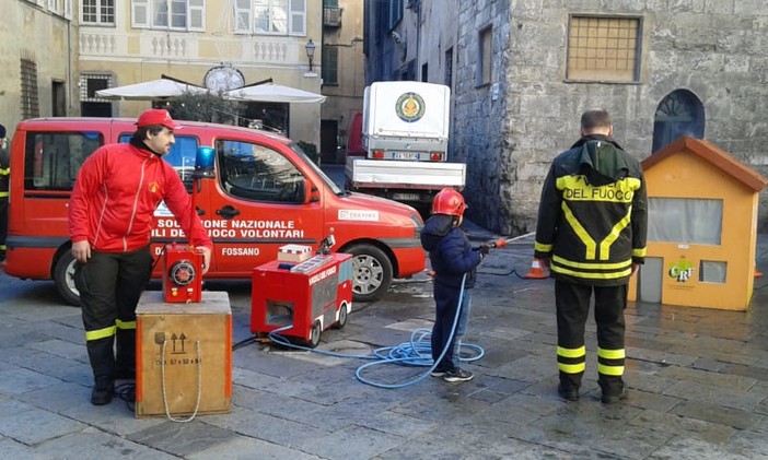 Albenga, ieri la tradizionale "Befana dei Vigili del Fuoco" (FOTO) Albenga, ieri la tradizionale "Befana dei Vigili del Fuoco" (FOTO)