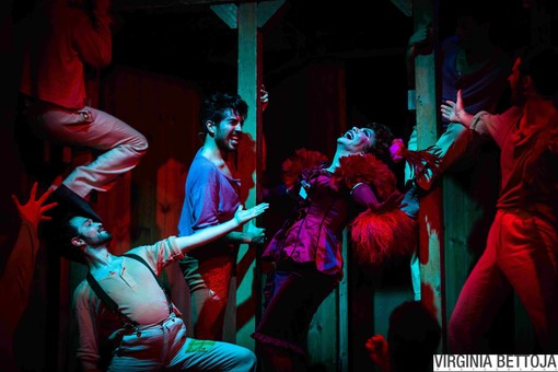 Ultimi biglietti per "Aggiungi un posto a tavola": a Pietra il musical più famoso del mondo