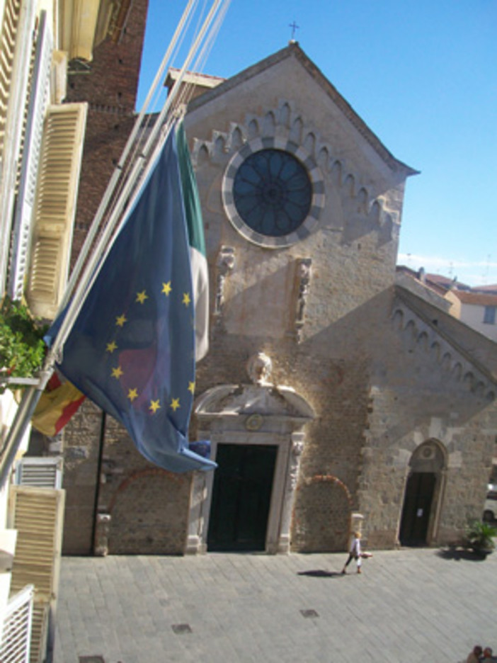 Albenga: bandiere a mezz'asta per il sindaco di Pollica Albenga: bandiere a mezz'asta per il sindaco di Pollica