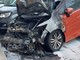 Il mezzo danneggiato dalle fiamme in via Giusti a Savona Il mezzo danneggiato dalle fiamme in via Giusti a Savona