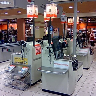 Ladro arrestato all'Ipercoop di Albenga: pronta l'espulsione