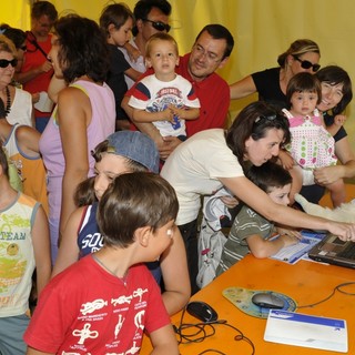 Alassio: inaugurata la rete wi-fi. "Assalto" alle postazioni