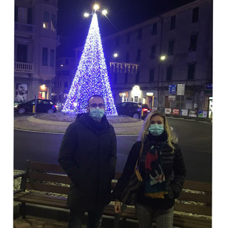 Albisola, acceso l'albero di Natale "della speranza"