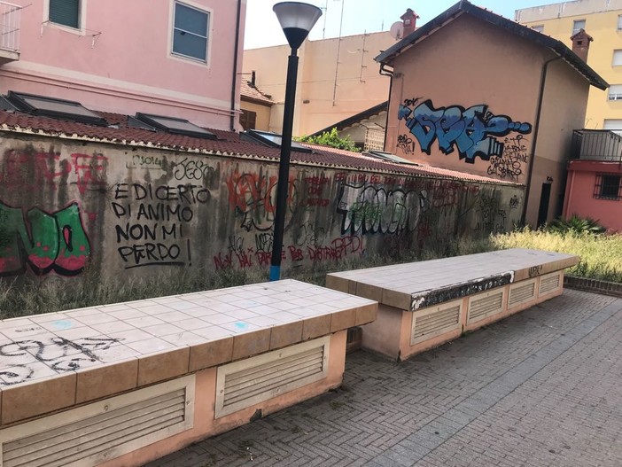 Albenga, Forza Italia: "La via pedonale dei giardini di piazza Paolo VI venga affidata all’Istituto Domenico Trincheri" Albenga, Forza Italia: "La via pedonale dei giardini di piazza Paolo VI venga affidata all’Istituto Domenico Trincheri"