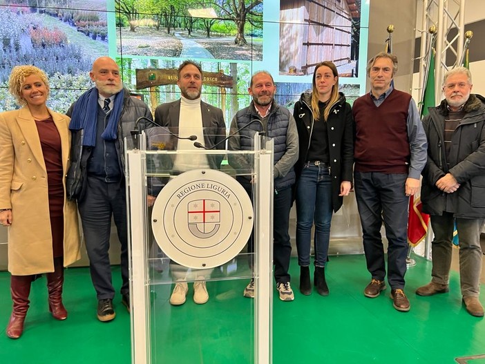 Al via l'iniziativa 'Adotta un albero', Piana: "Coinvolti 11 comuni da Ventimiglia a Sarzana" Al via l'iniziativa 'Adotta un albero', Piana: "Coinvolti 11 comuni da Ventimiglia a Sarzana"