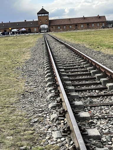 Olocausto e memoria, domenica 22 febbraio inizia il viaggio-studio dei giovani liguri ai campi di sterminio di Auschwitz-Birkenau Olocausto e memoria, domenica 22 febbraio inizia il viaggio-studio dei giovani liguri ai campi di sterminio di Auschwitz-Birkenau