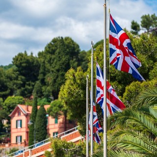 Sabato 30 maggio il “Goodbye Party” della rassegna “Alassio e gli Inglesi – Since 1875”: in Piazza della Libertà anche la serata finale di “Shopping col Sorriso”