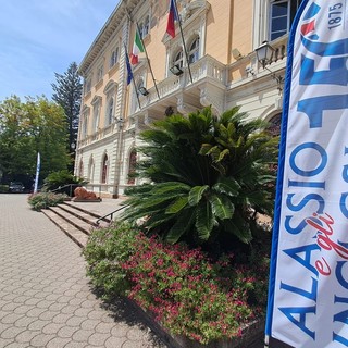 “Alassio e gli Inglesi 1875–2025”: sabato 31 maggio il Goodbye Party e l’evento speciale “Alassio on Bricks”