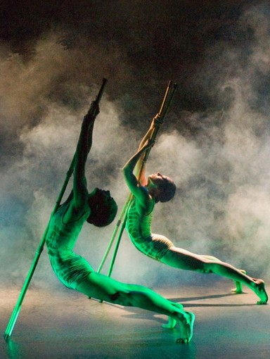 Alassio: al Palaravizza torna la magia dei Kataklò, tra danza e teatro Alassio: al Palaravizza torna la magia dei Kataklò, tra danza e teatro