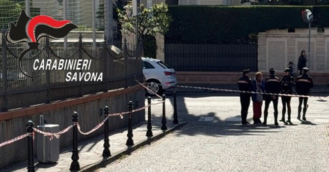 Allarme bomba ad Alassio: trolley sospetto vicino all’Istituto Don Bosco, artificieri lo fanno brillare