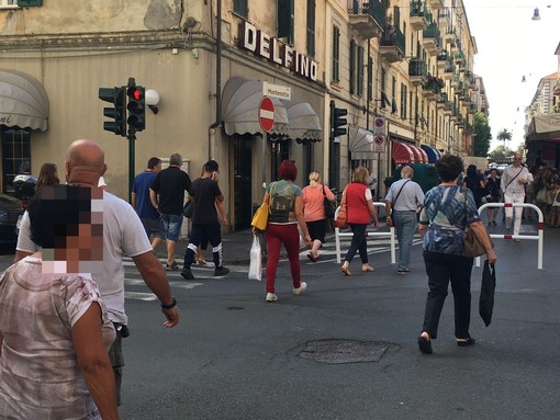 Savonesi indisciplinati, preoccupa il passaggio pedonale di via Luigi Corsi Savonesi indisciplinati, preoccupa il passaggio pedonale di via Luigi Corsi