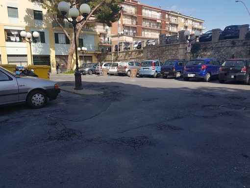 Albenga, rifacimento di piazza Matteotti: i parcheggi rimarranno liberi
