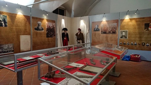 Un evento storico: a Finalborgo per la prima volta "l'abbraccio" tra gli ultimi discendenti di Napoleone Bonaparte, Horatio Nelson e Francesco Caracciolo