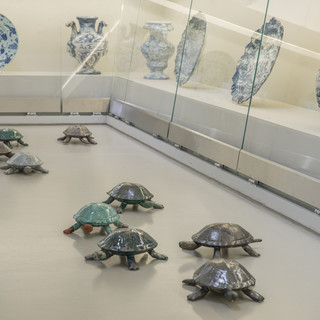 Anne Laure Sacriste, Controcorrente, 2019. Installazione al Museo della Ceramica di Savona. Foto: Fulvio Rosso Anne Laure Sacriste, Controcorrente, 2019. Installazione al Museo della Ceramica di Savona. Foto: Fulvio Rosso